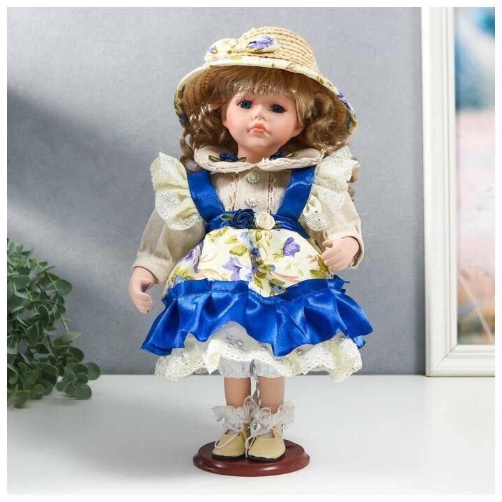 Кукла коллекционная керамика "Алиса в синем платье с цветами, в соломенной шляпке" 30 см
