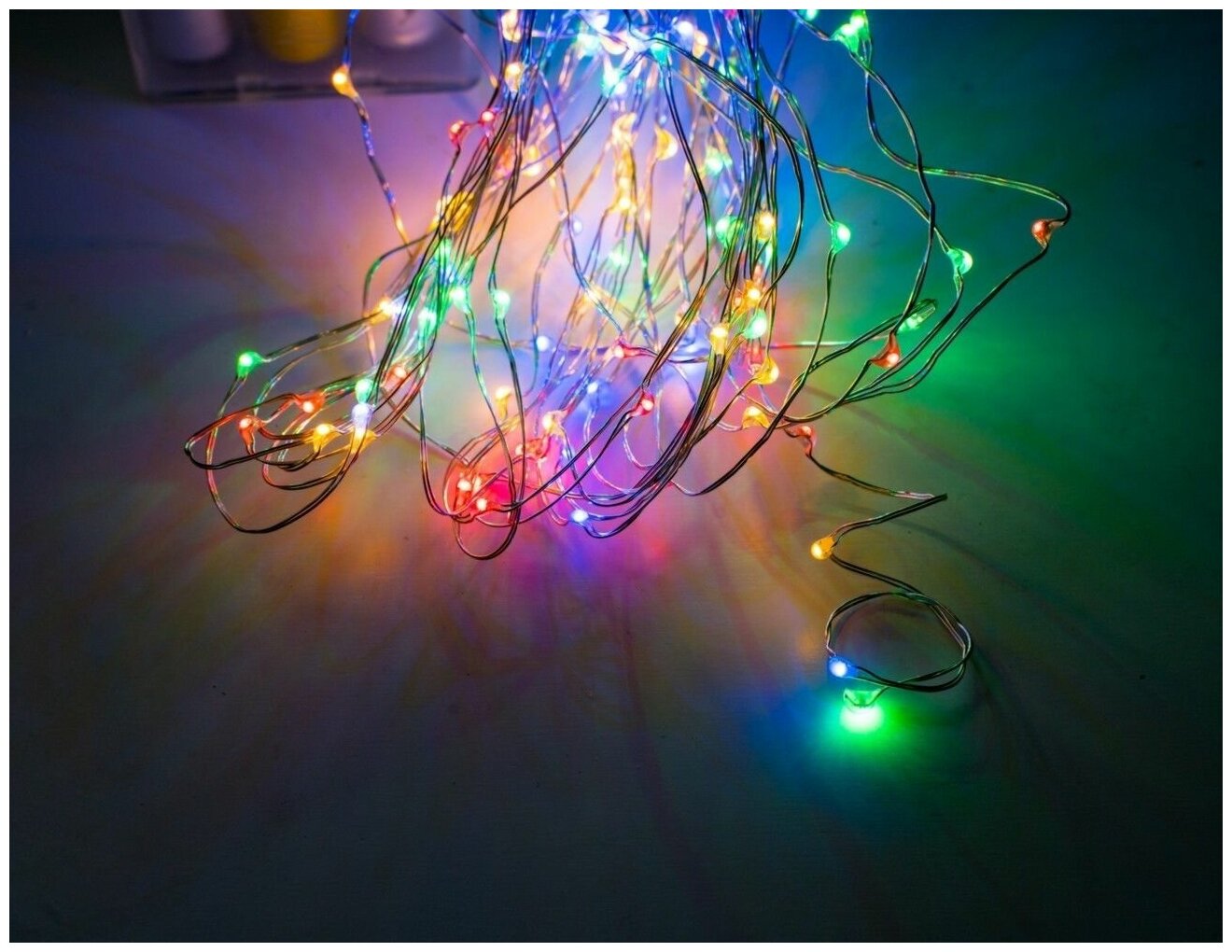 Гирлянда 100 разноцветных mini LED-ламп, 5 м, серебристый провод, батарейки, Koopman International