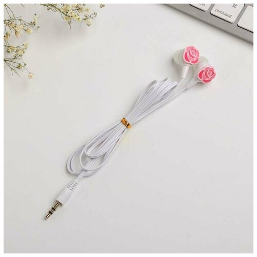 Наушники вакуумные на открытке 8 марта 11 х 208 см 28800₽