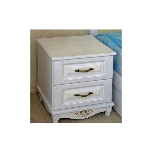 Тумбочка с узором из дерева