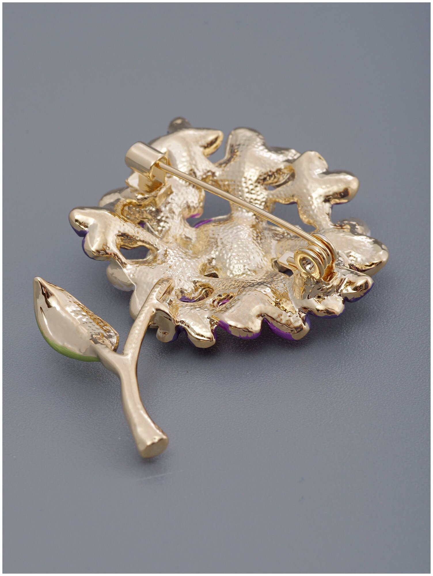 Брошь ЖемАрт, эмаль, 1 шт., белый, золотой — фото 1