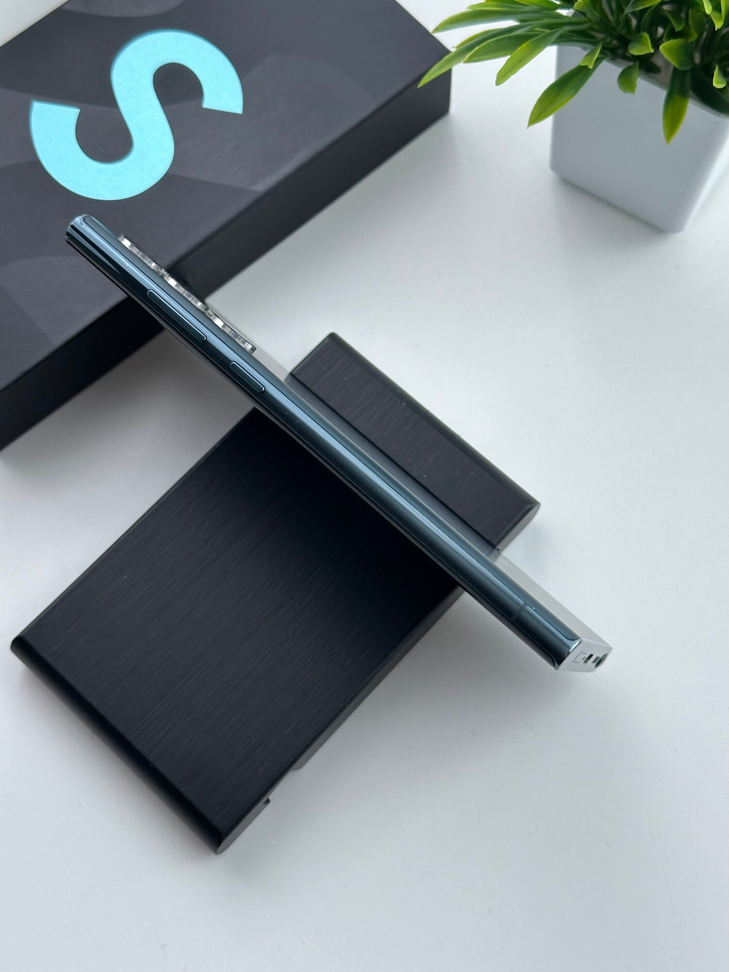 Смартфон Samsung Galaxy S22 Ultra 12/256 ГБ, Dual: nano SIM + eSIM, зеленый Snapdragon — фото 1