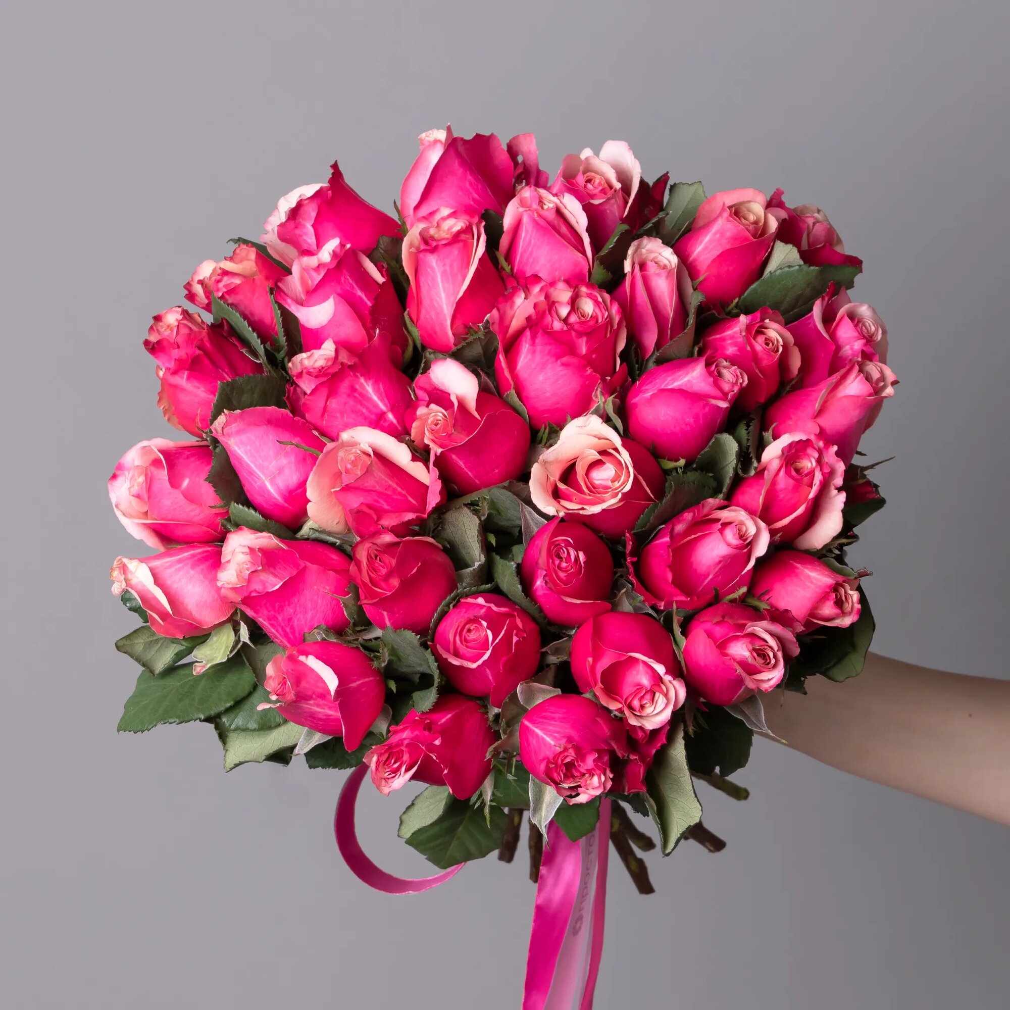 Букет из темно-розовых роз 35 шт Высота 40 см Премиум от "Простоцветы"