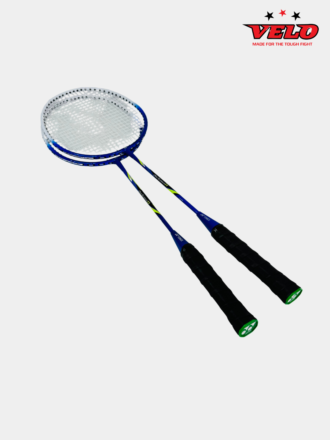 Легкая и прочная ракетка Yonex обеспечивает точность и комфорт при каждой подаче и ударе на корте