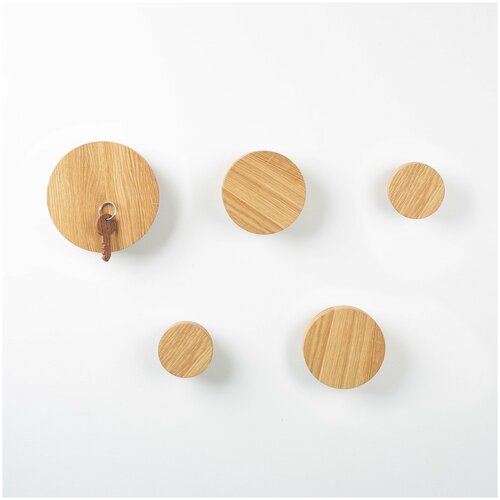 Крючки из дерева готовый комплект 5 шт разных размеров. Ключница магнитная и деревянный крючок настенный в прихожую, гардеробную, дачу.