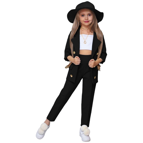 Стильный комплект для девочки из брюк, жакета с металлическими пуговицами, белого топа, шляпки и бижутерии. Рост 104-110