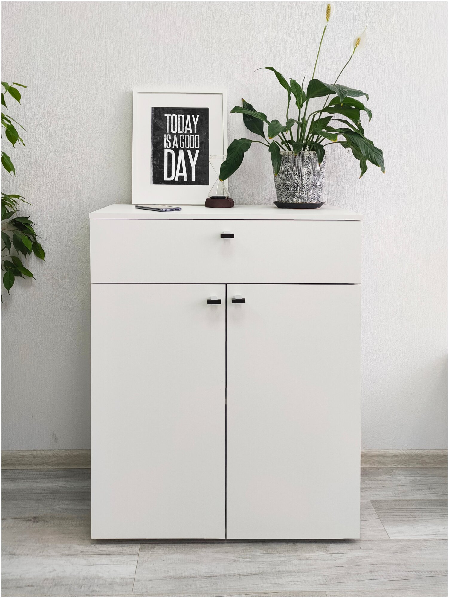 фото Комод с ящиком и распашными дверками