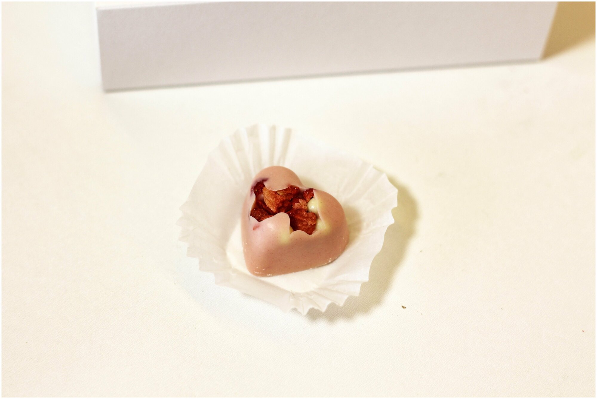 Подарочный набор шоколада ручной работы "Мамочке": надпись и 6 конфет, ассорти - фотография № 9