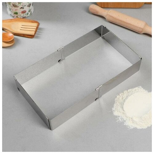 Форма для выпечки с регулировкой размера Квадратная. Размер: 15х15-28х28 см. Высота: 5 см.