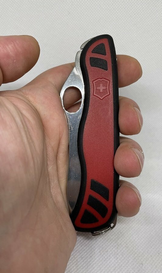 Нож перочинный Victorinox Sentinel OneHand (0.8321.MWC) 111мм 3функций красный/черный карт.коробка - фото №16