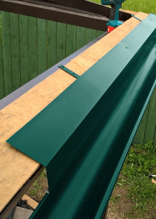 Карнизная планка 1,25 м (100х65 мм) угол внешний металлический зеленый (RAL 6005) 5 штук - фотография № 7