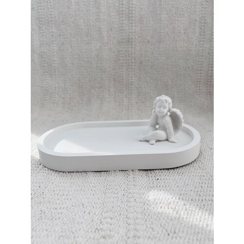 Статуэтка и поднос