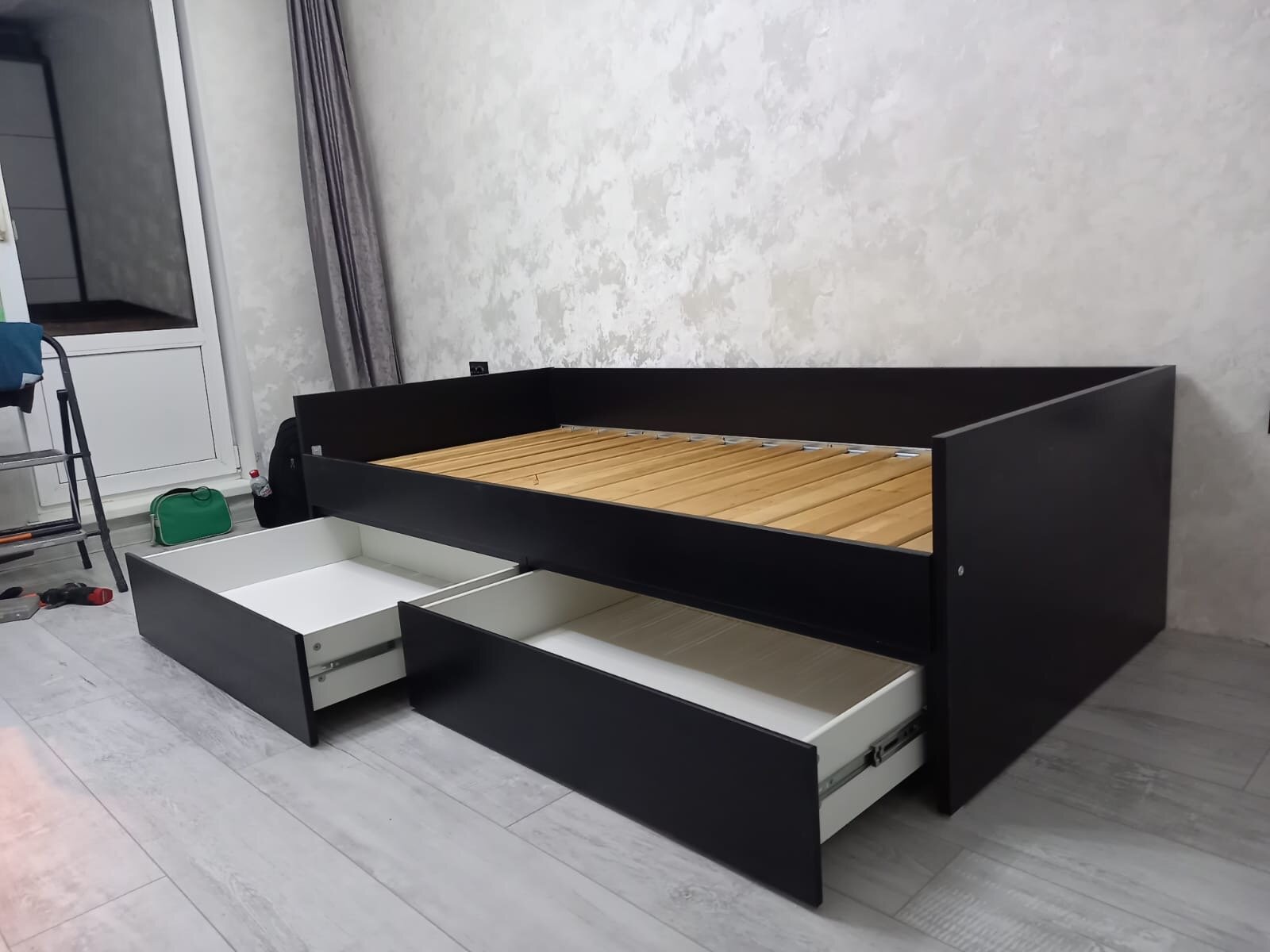Кровать "Кастор", 90х200 см, 2 выдвижных ящика, с бортом, универсальная, ЛДСП, цвет венге — фото 1