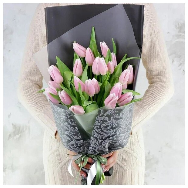 Букет живых цветов из 25 розовых тюльпанов