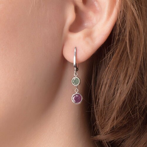 Серьги CORDE Серебряные длинные серьги с натуральными изумрудами и рубинами, серебро, 925 проба, родирование, размер 6 мм, длина 3.6 см, зеленый, розовый