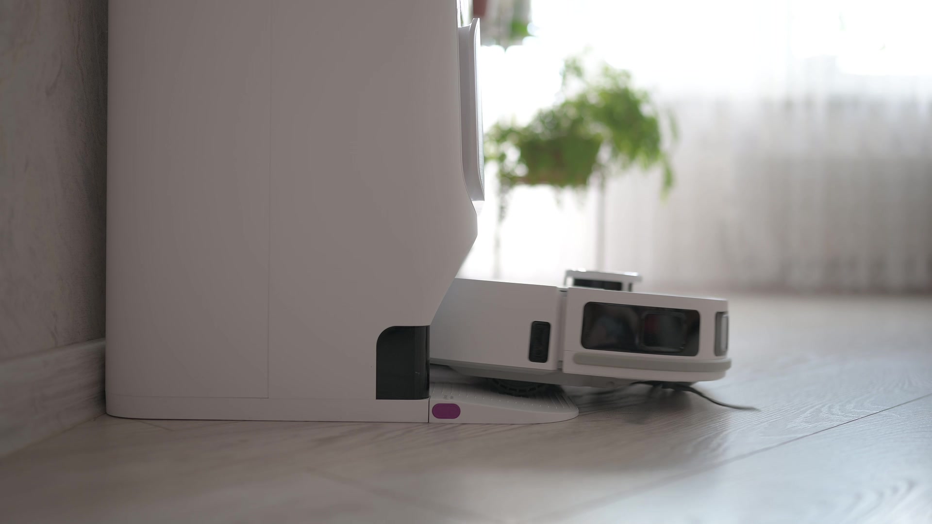 Робот-пылесос Midea VCR V12 WH, 5200 мАч, RU версия, 4 режима уборки, LiDAR, автономная станция очистки, Wi-Fi управление, работает с Алисой, белый — фото 1