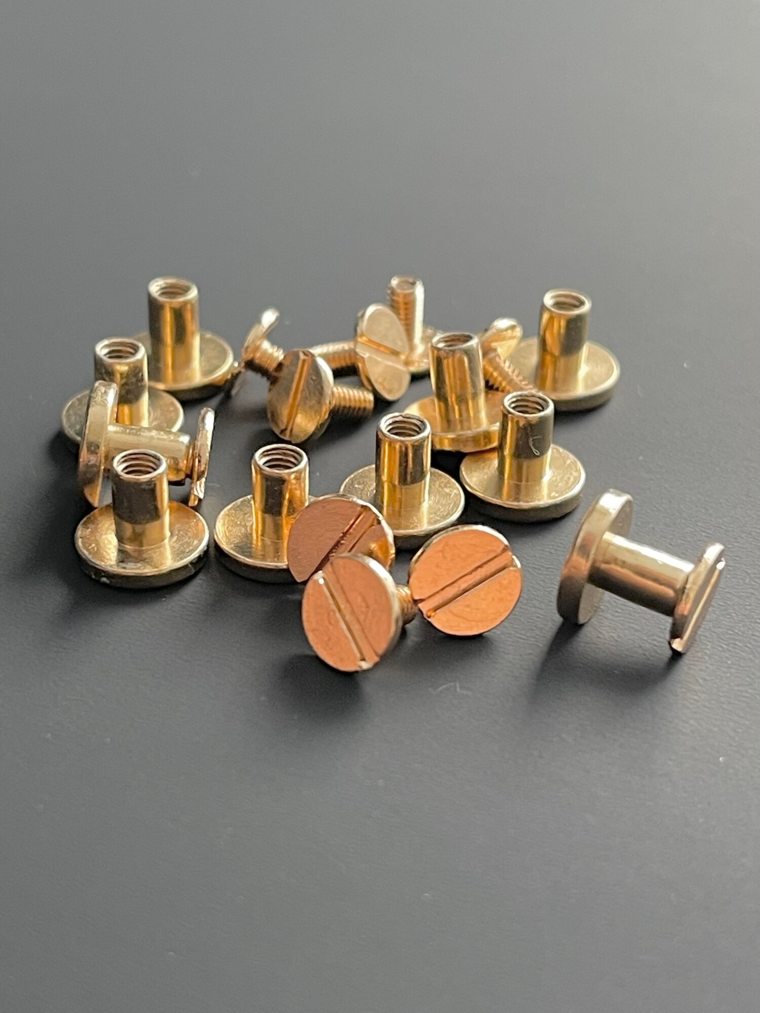 Винт ременной 9,5х8 мм, болт для ремня, винт Чикаго 8 мм, цвет золото — фото 1