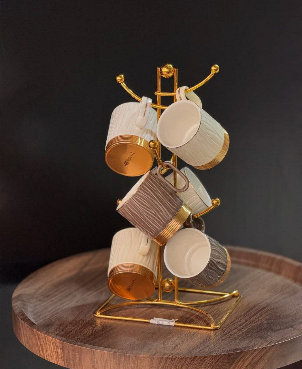 Специальная вешалка для сушки стаканов. Аксессуары также можно повесить. — фото 1