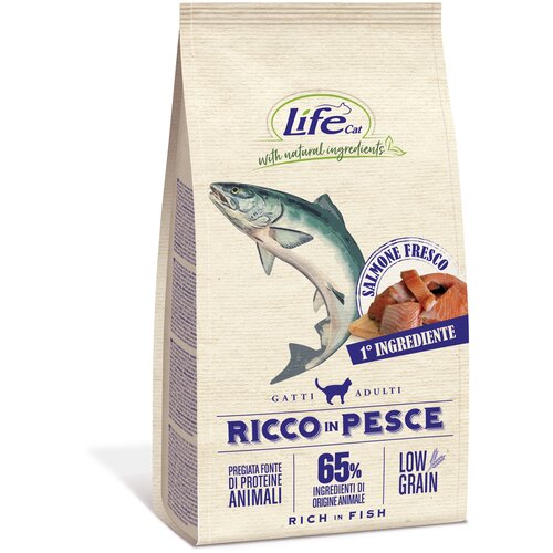 LIFECAT LOW GRAIN ADULT RICH IN SALMON низкозерновой для взрослых кошек со свежим лососем (1,5 кг)