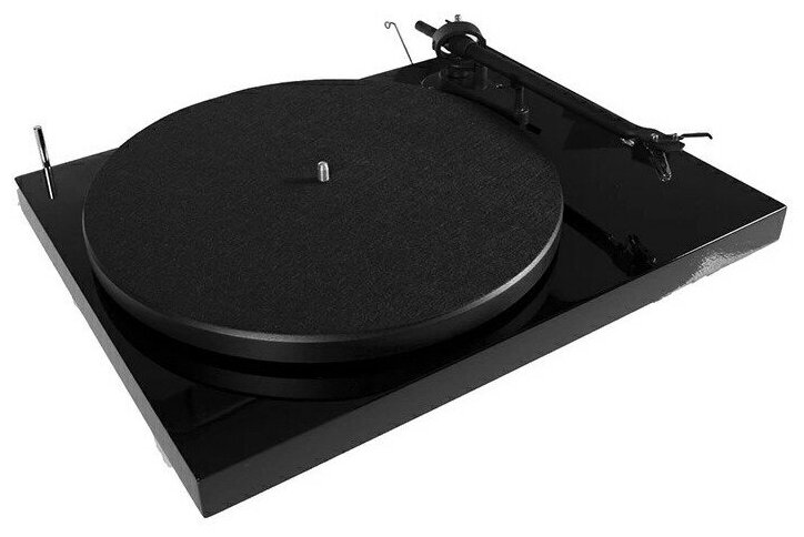 Виниловый проигрыватель Pro-Ject Debut III