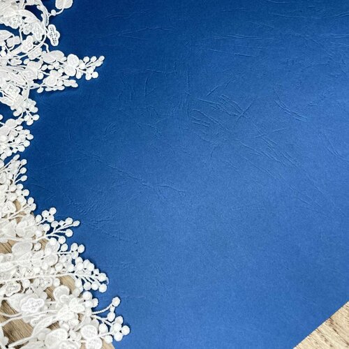 Дизайнерская бумага с тиснением под кожу цвет синий плотность 300 гр размер 3550 см 284₽