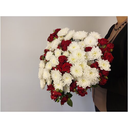 Микс роза кустовая бордовая/хризантема белая 60СМ 19шт