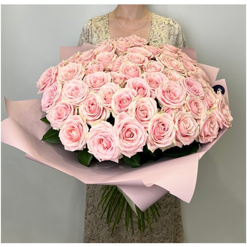 Букет из 51 нежно розовой розы Свит аваланж, 70 см