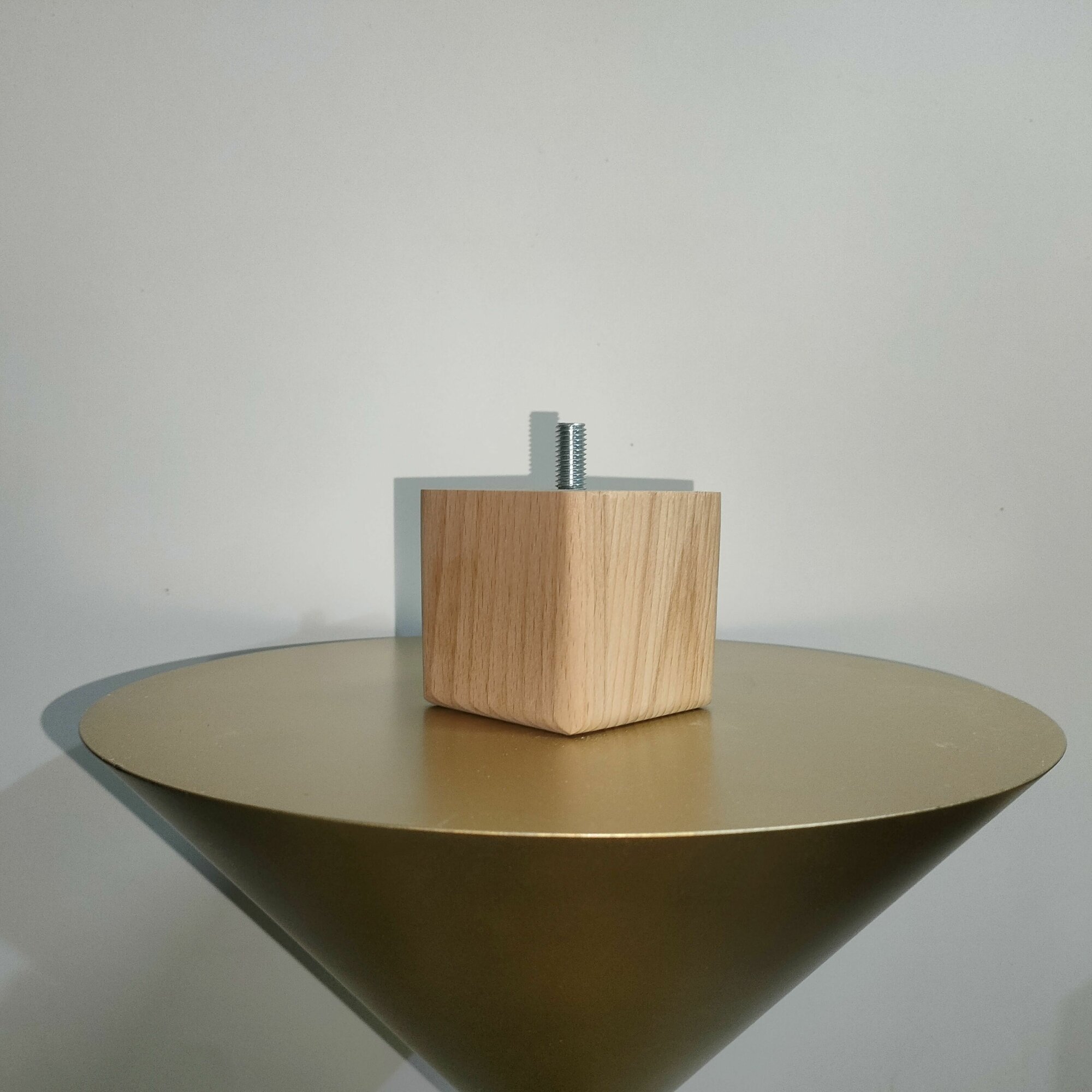 Изображение Мебельные деревянные ножки 100 мм, 4 шт, массив бук, резьбовая шпилька М10, без покрытия, крепления в комплекте.