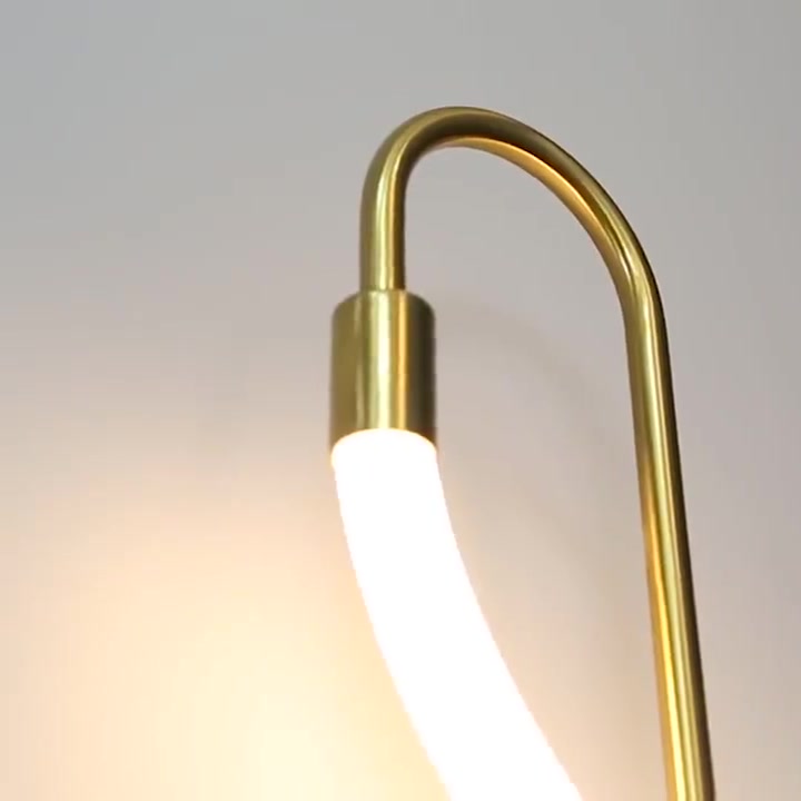 Настенный светильник LED интерьерный , бра для спальни, детской, гостиной золотой — фото 1