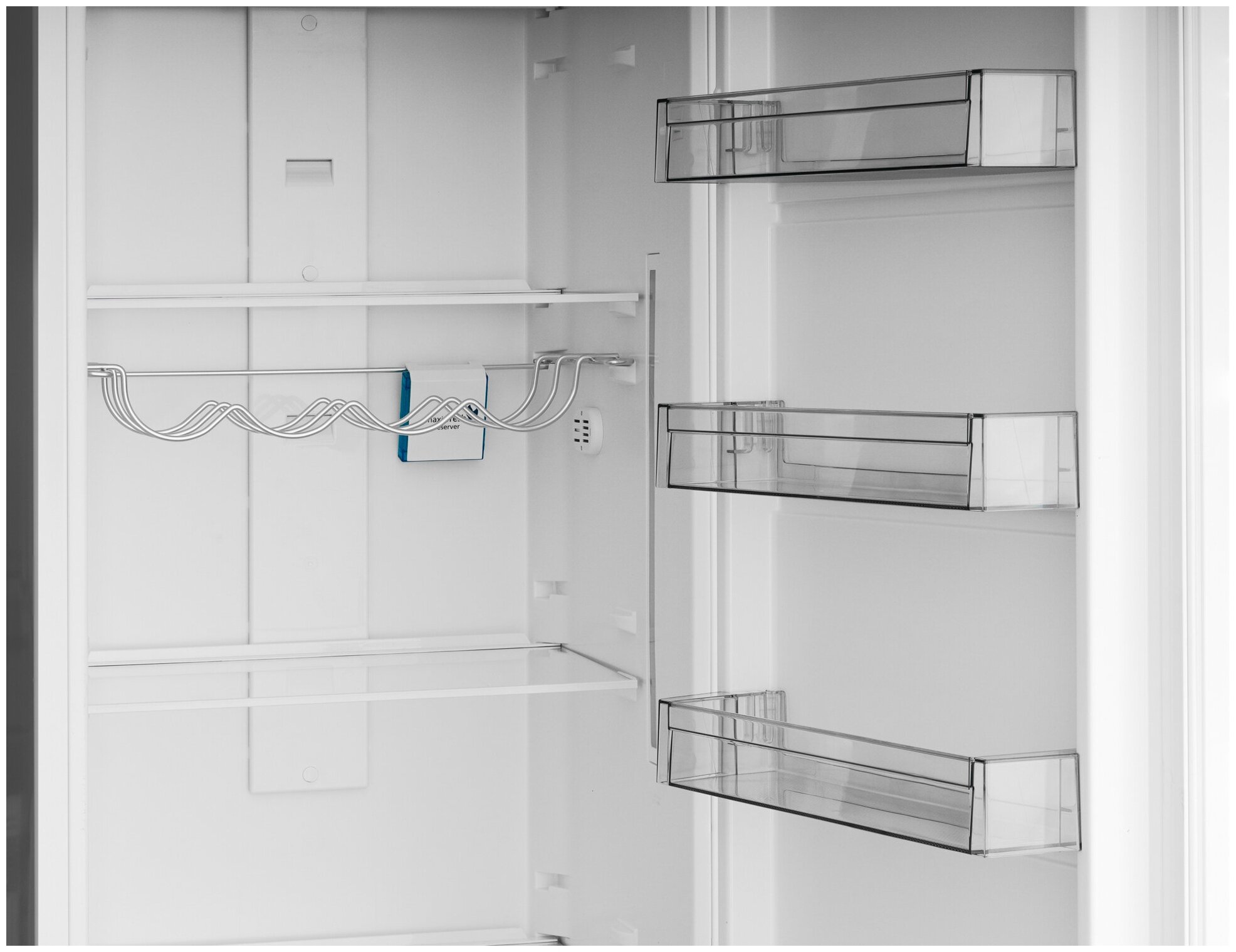 Встраиваемый однокамерный холодильник Schaub Lorenz SL SE311WE, зона свежести, регулировка уровня влажности - фото №8