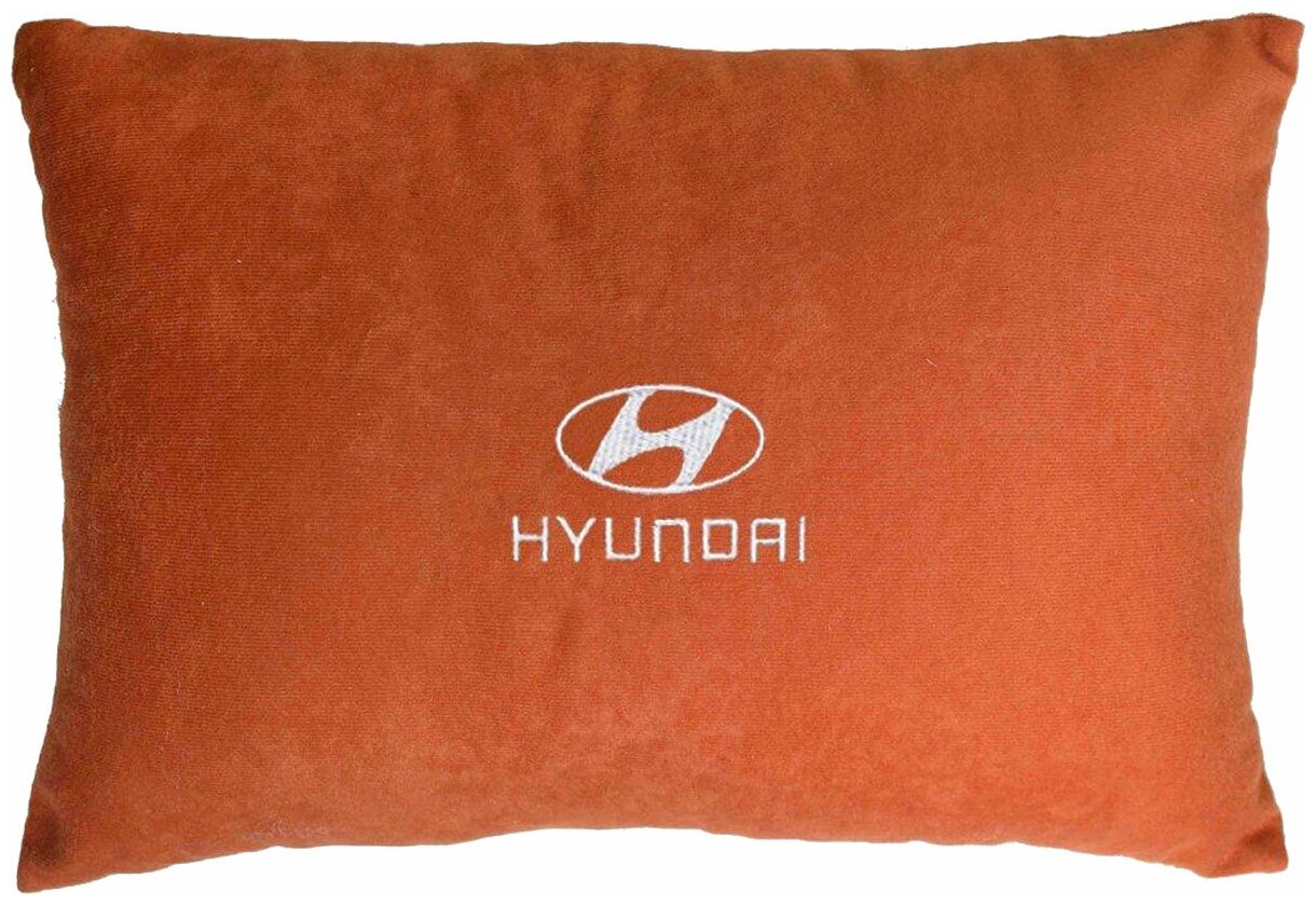 Декоративная подушка из велюра в салон автомобиля с логотипом (хендай) "Hyundai",/подушка в салон/подушка под спину/подушка для путешествий/, бордовый