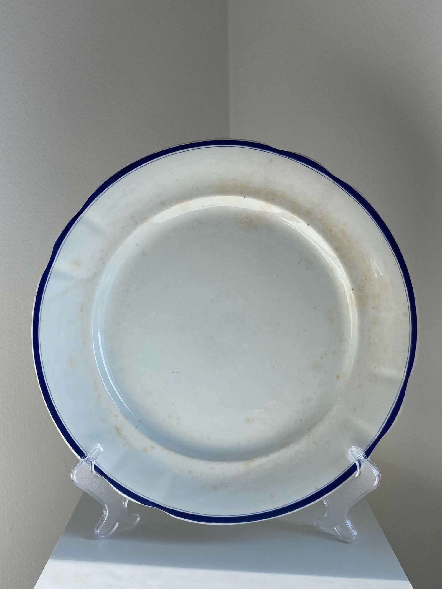 Блюдо дмитровского фарфорового завода. Диаметр: 36.5 см. 20 - 30 годы , экспортное клеймо СССР для Африки! Фарфор! 2 скола!