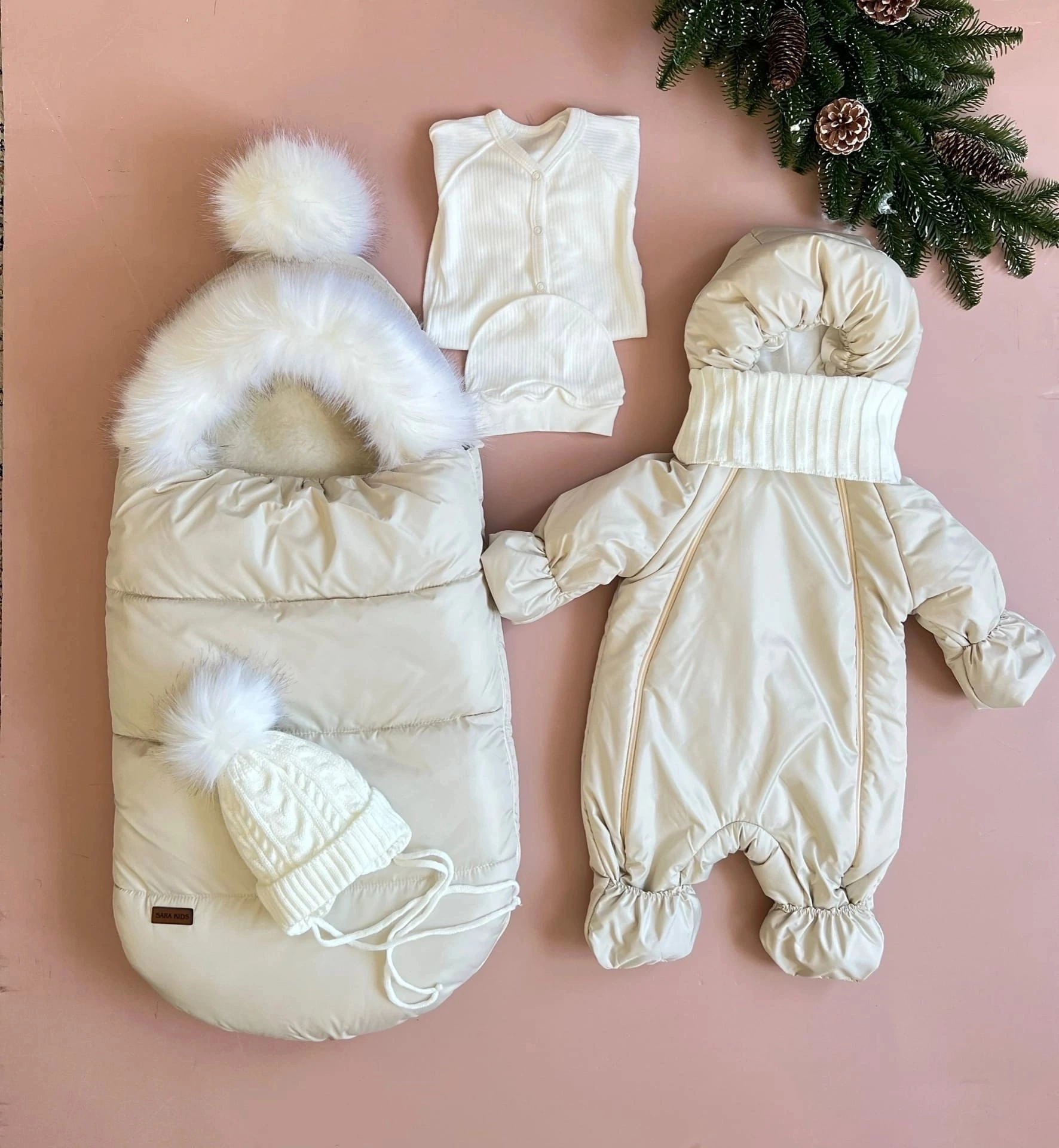 Конверт на выписку для новорожденного на прогулку теплый С мехом в коляску зимний Крем