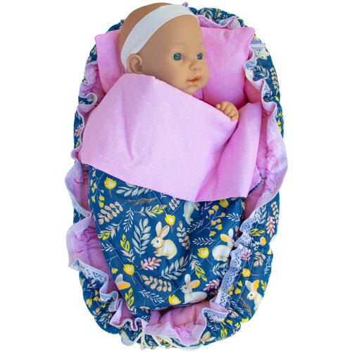 фото Подарочный набор аксессуаров для куклы 47см: кроватка кокон-коврик и комплект белья, зайка в синем lili dreams