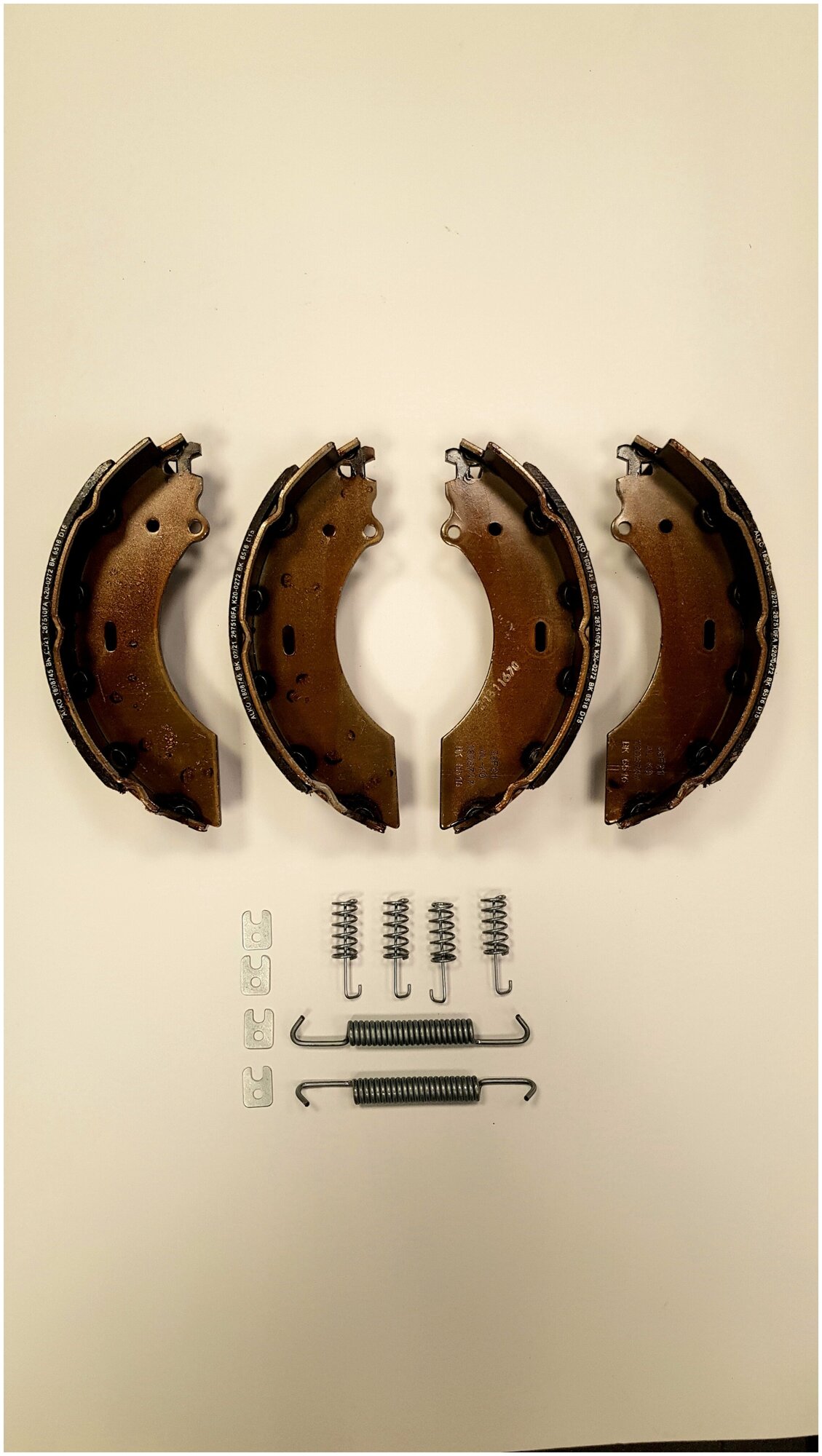Комплект тормозных колодок AL-KO 2360/2361 с пружинами, артикул : 1213890