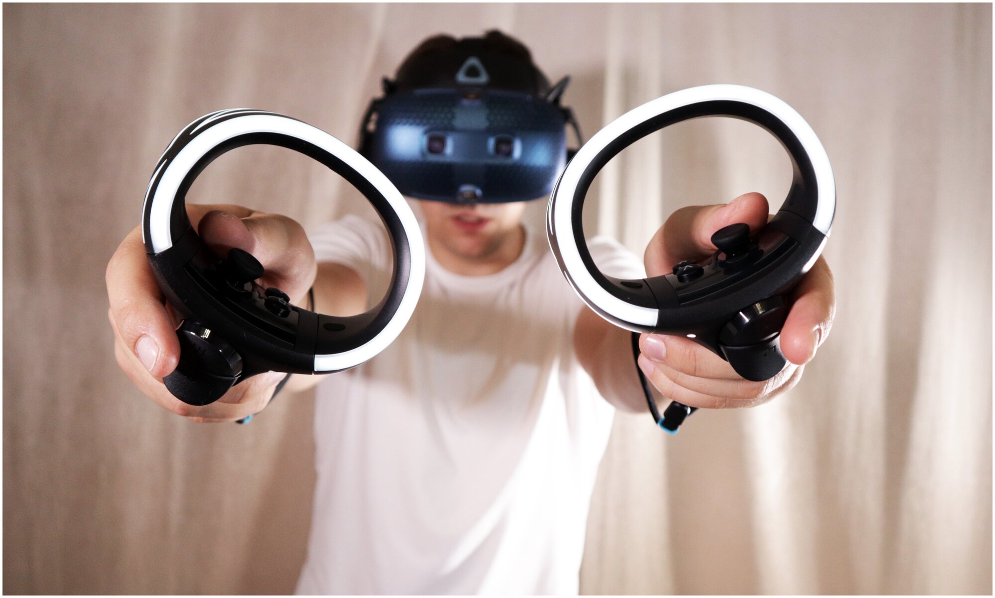 Очки виртуальной реальности HTC Vive Cosmos, черный/синий [99harl027-00] - фото №15