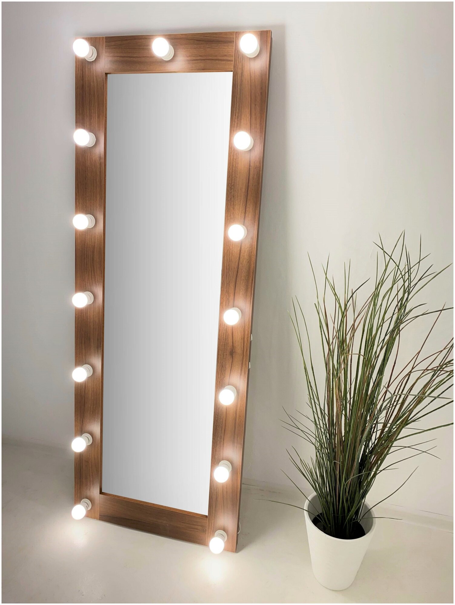 Гримерное зеркало с лампочками BeautyUp 160/60 цвет "Орех" - фотография № 1