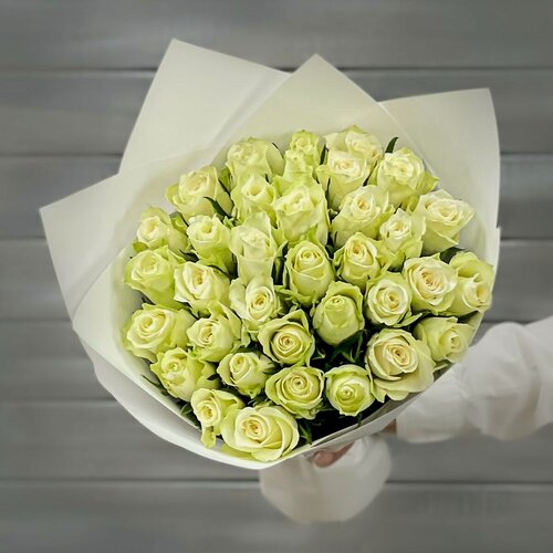 Изображение товара Букет из 29 белых роз 38см в упаковке