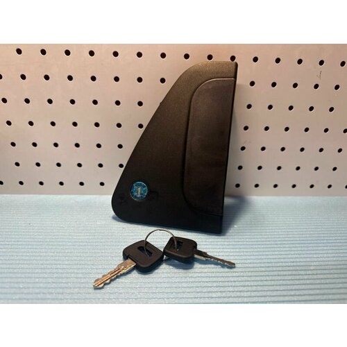 Ручка двери левая с личинкой и ключами для DAF СF85 3750₽