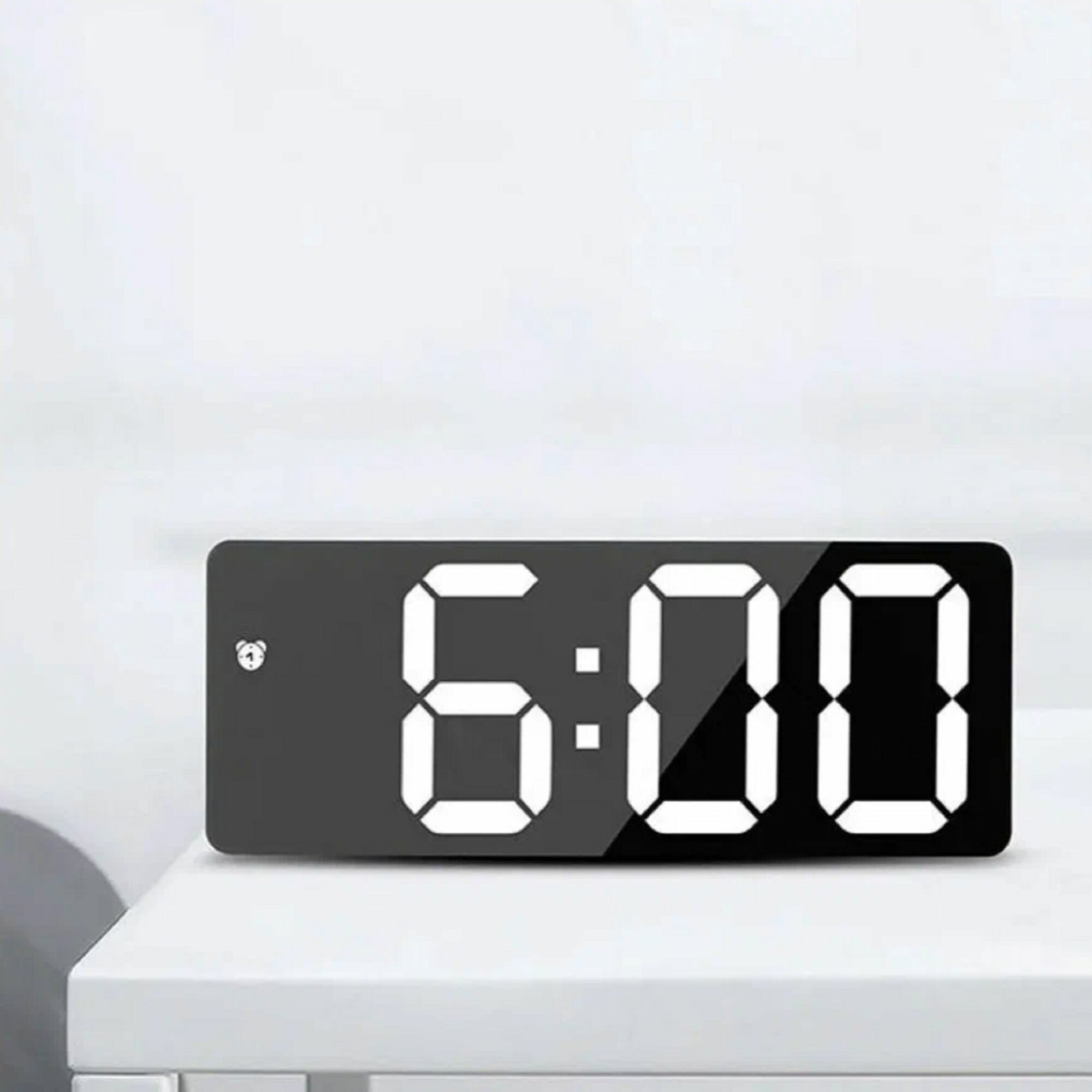 Часы электронные цифровые настольные с будильником термометром и календарем