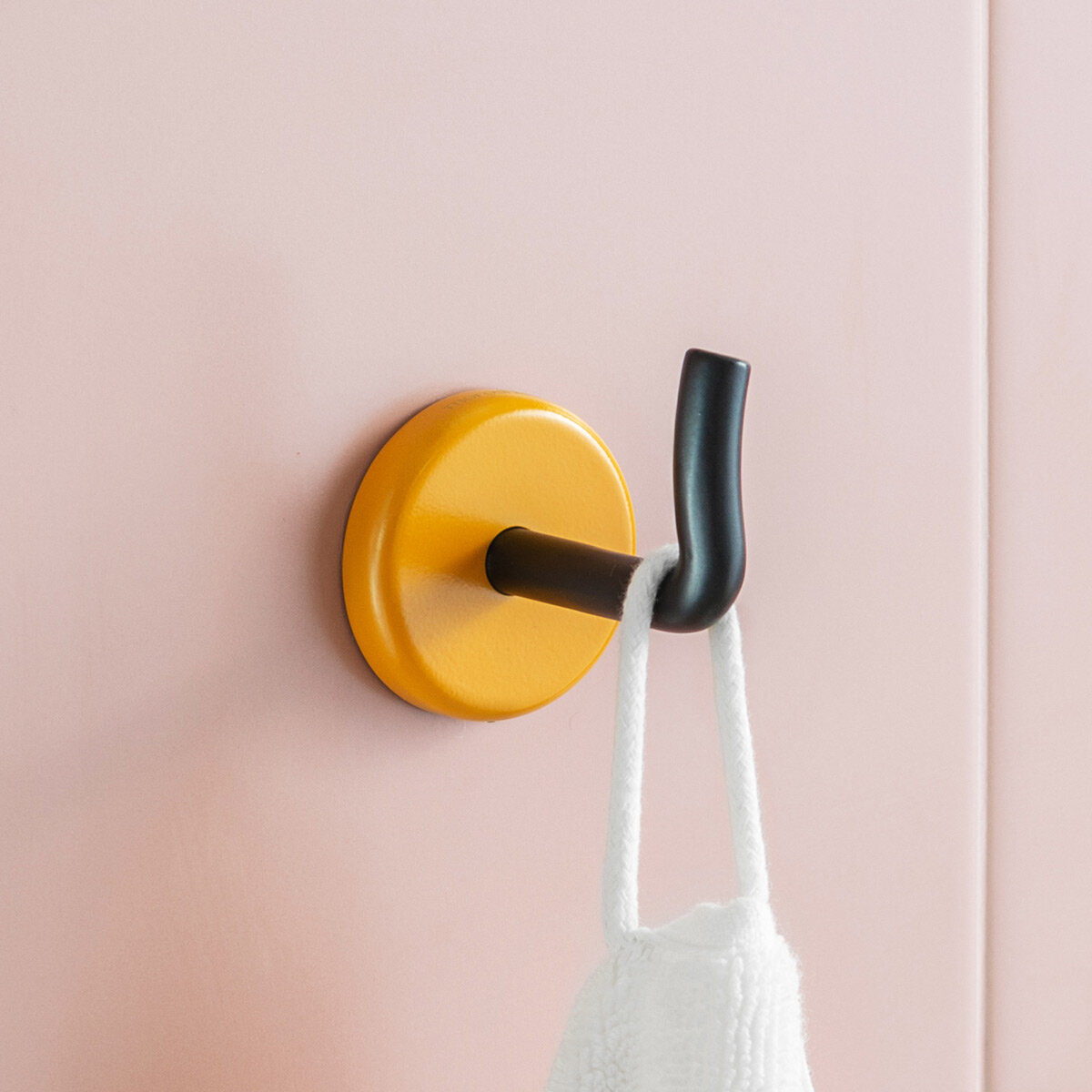 Крючок настенный металлический Memphis Moroshka цвет Черный Желтый