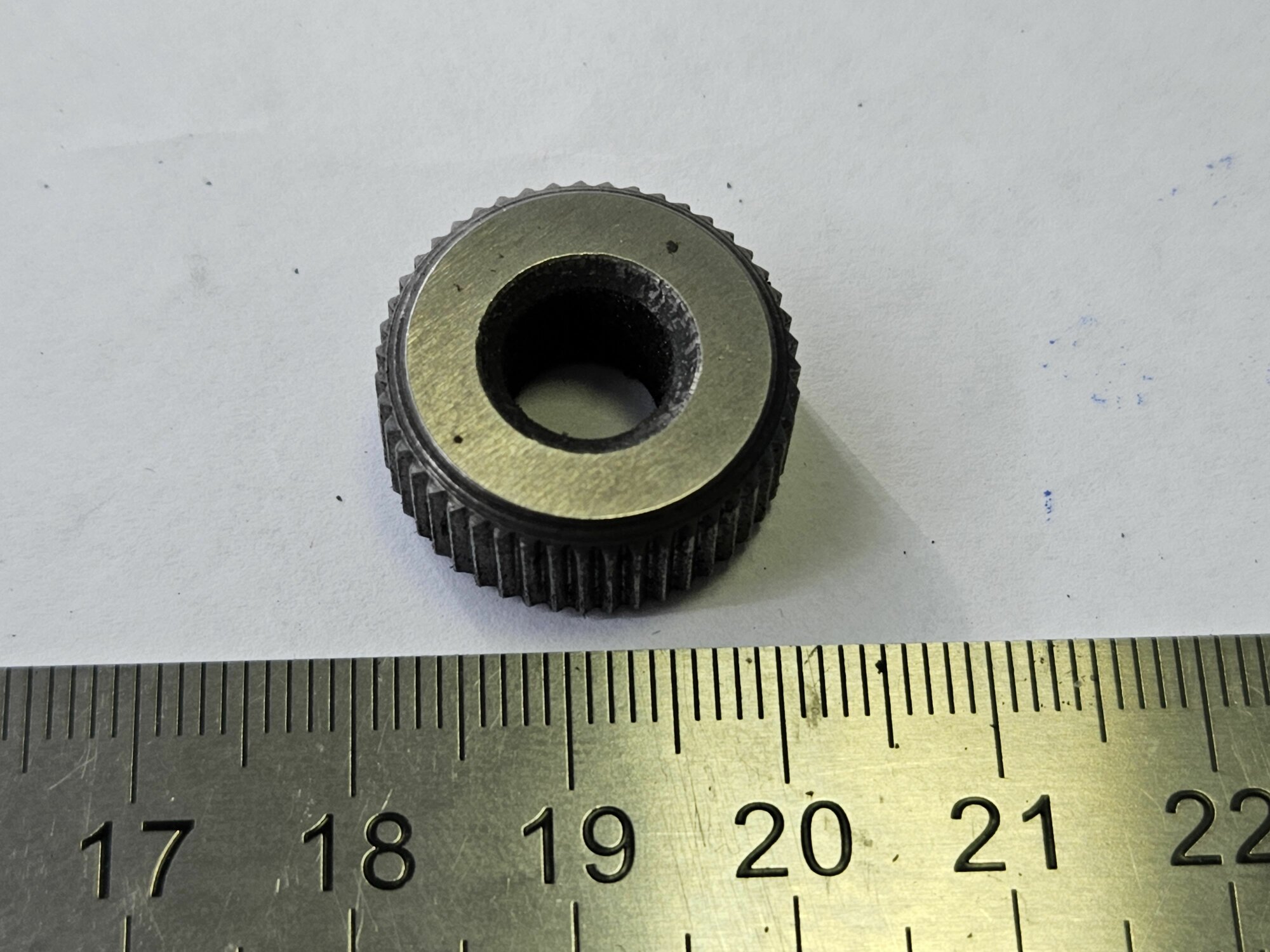 Ролик для накатки прямого рифления, 20х9х8 мм, шаг 1,2 мм.