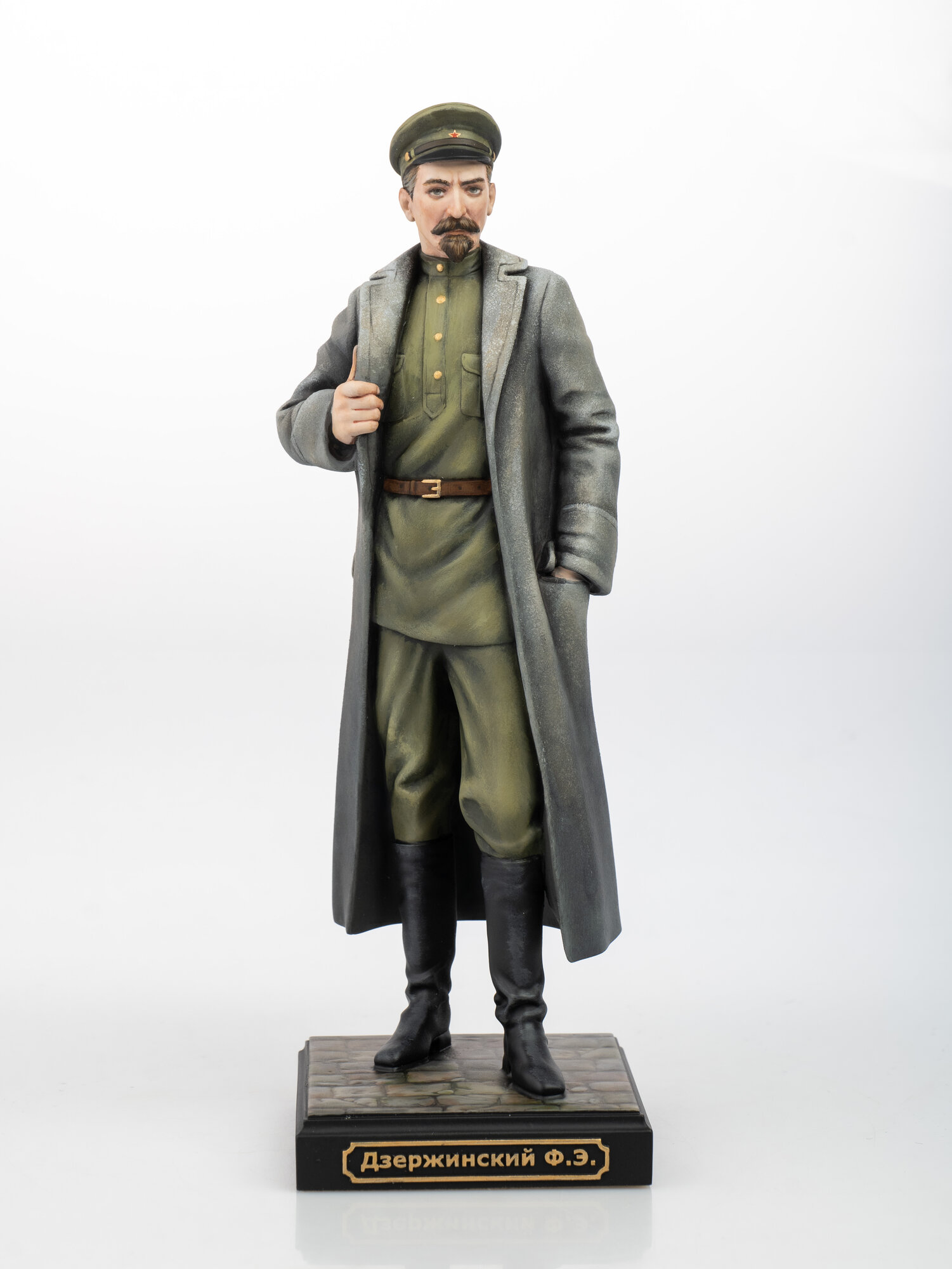 Статуэтка Дзержинский Феликс Эдмундович (в кепке), ручная роспись