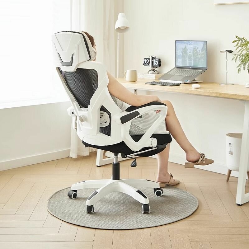 Изображение Кресло компьютерное - регулируемая поясничная поддержка, выдвижная подставка для ног, дышащая сидушка из пены, удобное и долговечное кресло для геймеров