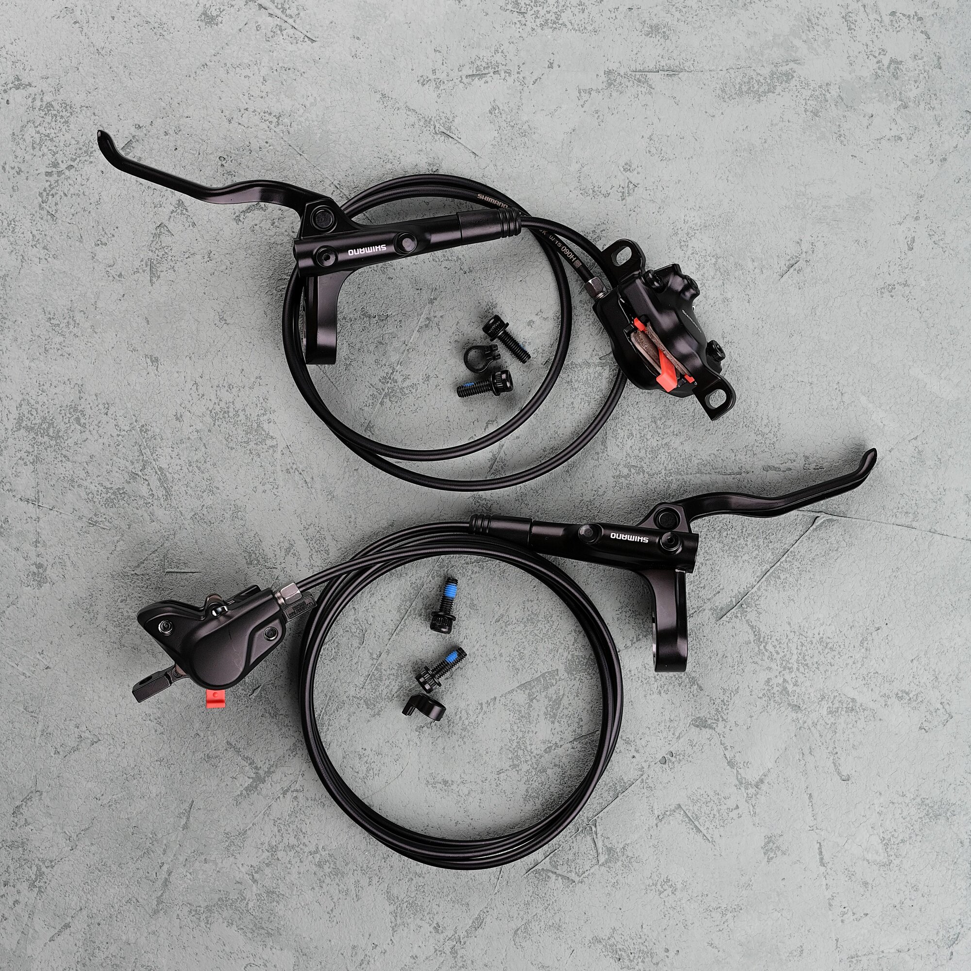 Комплект дисковых гидравлических тормозов Shimano MT200, передний (левый) 800 мм / задний (правый) 1450 мм — фото 1