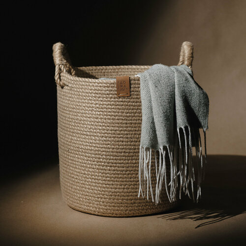 Большая плетеная корзина из джута