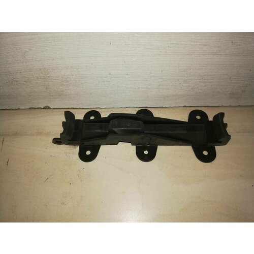 Кронштейн переднего бампера Audi 80 B3 1986 1991 2200₽