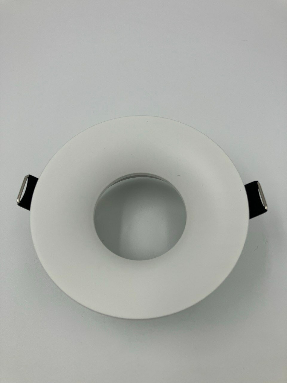 Светильник белый точечный встраиваемый под заменяемые LED лампы Levigo 010020