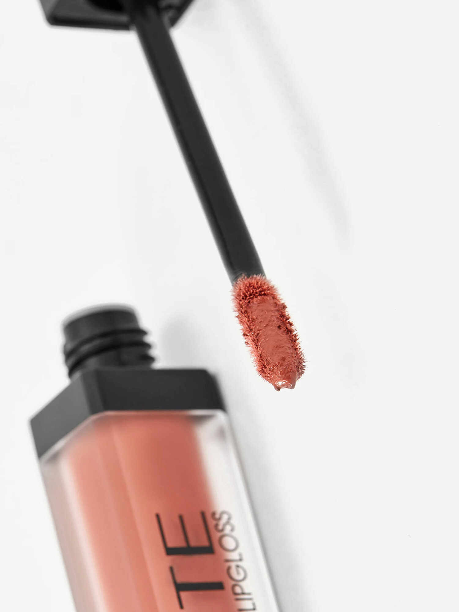 Блеск для губ Note Mattemoist LipGloss 414, матовый, с маслом ши и арганы, 6мл — фото 1