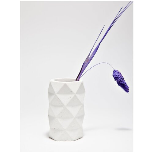 Ваза из бетона для цветов 